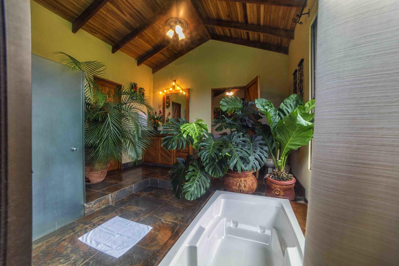 La Finca Lodge La Fortuna Exterior photo